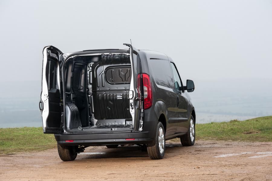  Fiat Doblo Cargo 2015 года  (UK) (фото 10 из 12)
